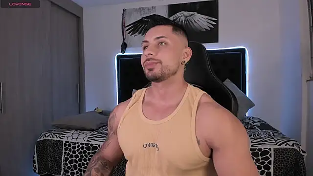 Snapshot of santi_aesthetic chatting on 06/05/26, 04:08 santi aesthetic online show from 06/05/26, 04:08