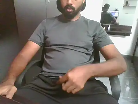 lovelyakash69 online show from 10/13/25, 04:23