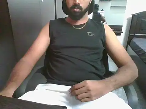 Snapshot of lovelyakash69 chatting on 12/20/25, 07:15 lovelyakash69 online show from 12/20/25, 07:15