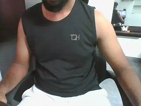 Snapshot of lovelyakash69 chatting on 12/22/25, 05:48 lovelyakash69 online show from 12/22/25, 05:48