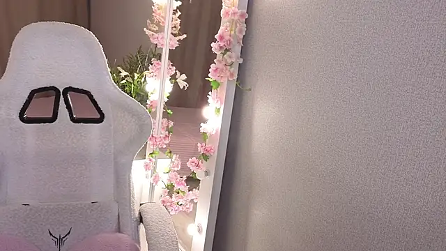 Betty  Davvis online show from 11/17/25, 02:12