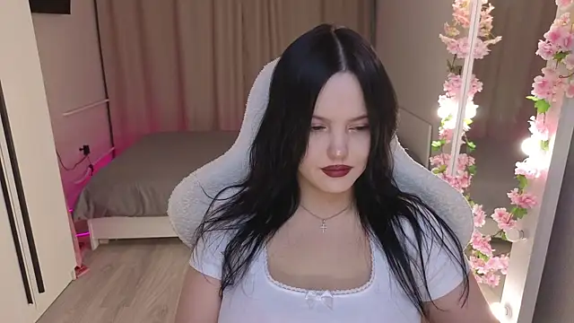 Betty  Davvis online show from 11/21/25, 01:32