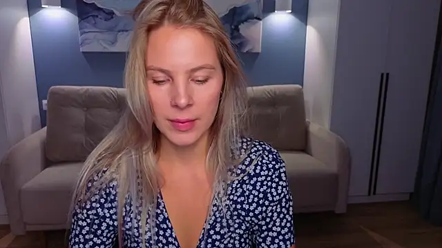 Snapshot of MelanieBennett chatting on 10/07/25, 06:10 MelanieBennett online show from 10/07/25, 06:10