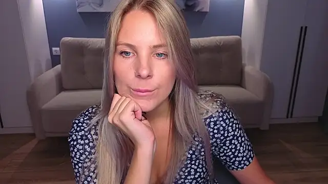 Snapshot of MelanieBennett chatting on 10/14/25, 01:12 MelanieBennett online show from 10/14/25, 01:12