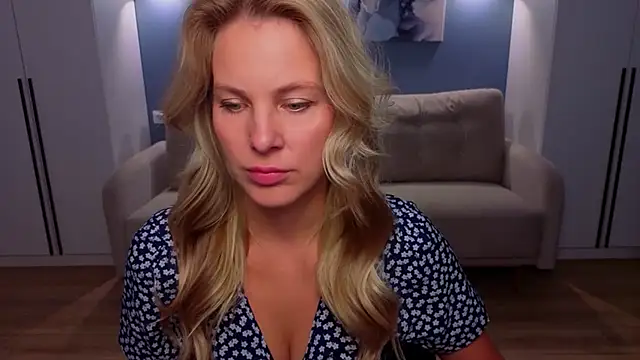 Snapshot of MelanieBennett chatting on 06/25/26, 06:51 MelanieBennett online show from 06/25/26, 06:51