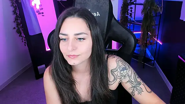 ValeriiMills online show from 10/02/25, 05:09