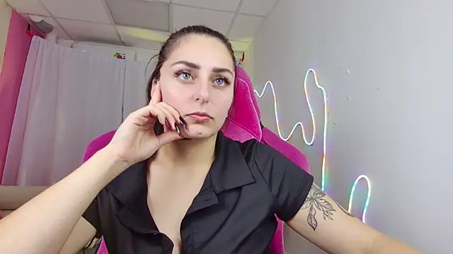 ValeriiMills online show from 11/25/25, 03:45