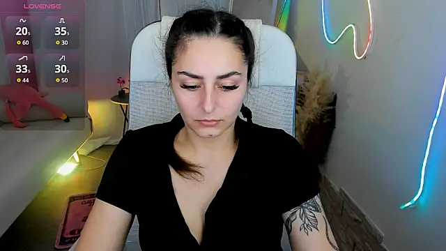 Snapshot of ValeriiMills chatting on 03/15/26, 03:40 ValeriiMills online show from 03/15/26, 03:40