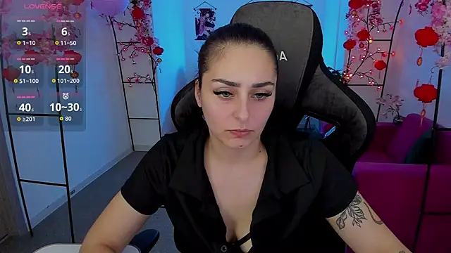 Snapshot of ValeriiMills chatting on 04/13/26, 03:17 ValeriiMills online show from 04/13/26, 03:17