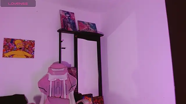 Snapshot of SharaRoss1 chatting on 11/01/25, 02:24 SharaRoss1 online show from 11/01/25, 02:24