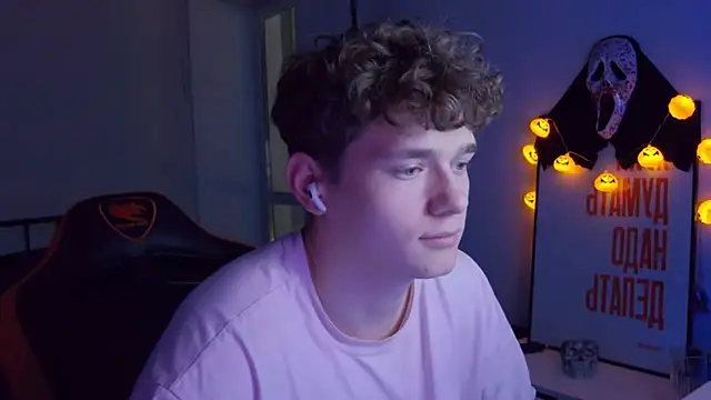 DanyDavis online show from 10/28/25, 10:12