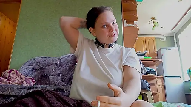 Snapshot of SweetPiggyx chatting on 04/17/26, 09:12 SweetPiggyx online show from 04/17/26, 09:12