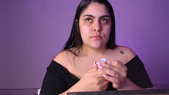 Snapshot of Amandaa_Lynn chatting on 11/08/25, 11:03 Amandaa Lynn online show from 11/08/25, 11:03