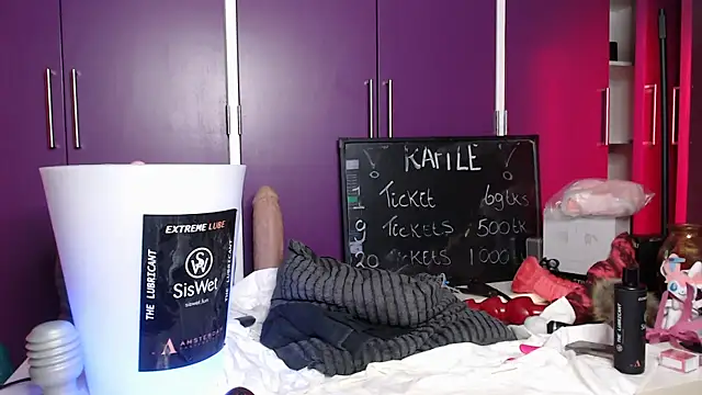 Snapshot of siswett chatting on 03/05/25, 06:01 siswett online show from 03/05/25, 06:01