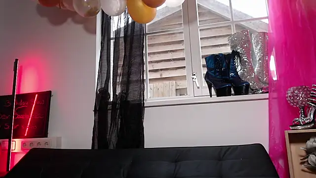 Snapshot of siswett chatting on 03/14/25, 02:08 siswett online show from 03/14/25, 02:08