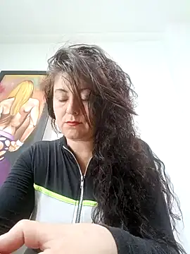 Snapshot of lunadicty chatting on 12/21/24, 04:25 lunadicty online show from 12/21/24, 04:25