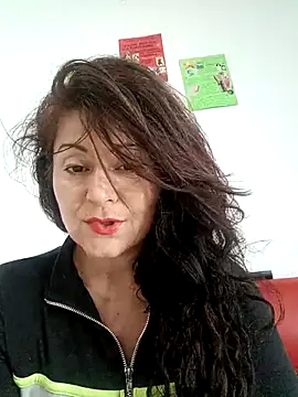 Snapshot of lunadicty chatting on 02/13/25, 10:11 lunadicty online show from 02/13/25, 10:11