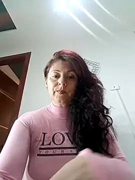 Snapshot of lunadicty chatting on 11/08/25, 10:52 lunadicty online show from 11/08/25, 10:52