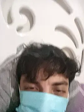 Snapshot of leona633 chatting on 03/22/25, 12:35 leona633 online show from 03/22/25, 12:35