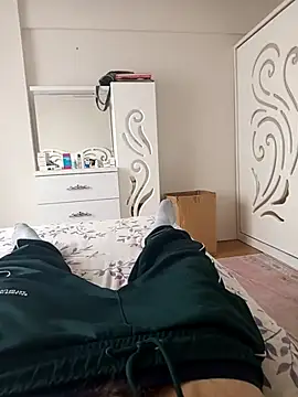 Snapshot of leona633 chatting on 11/29/25, 11:13 leona633 online show from 11/29/25, 11:13