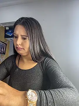 Snapshot of KimberlyBrown25 chatting on 04/16/26, 04:30 KimberlyBrown25 online show from 04/16/26, 04:30