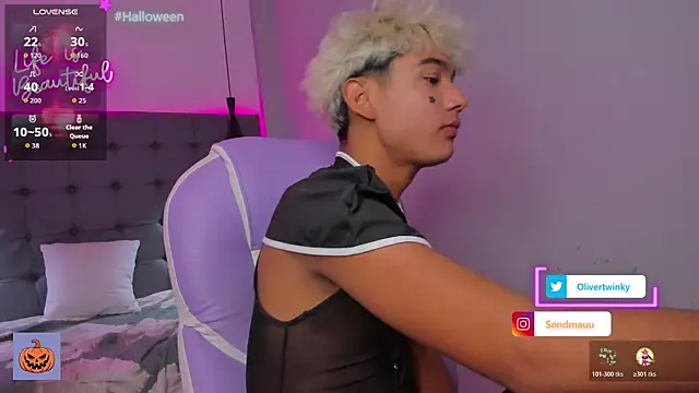 OliverTwinky online show from 10/31/25, 01:45