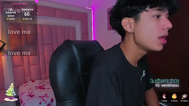 OliverTwinky online show from 11/21/25, 04:44