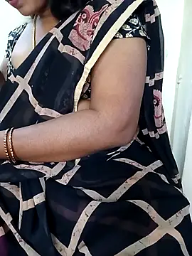 Snapshot of tamiltady chatting on 09/15/25, 06:02 tamiltady online show from 09/15/25, 06:02