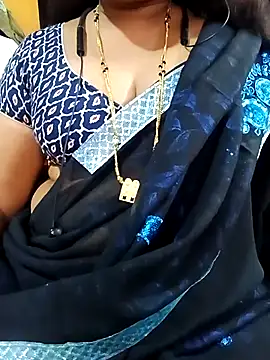 Snapshot of tamiltady chatting on 10/28/25, 04:31 tamiltady online show from 10/28/25, 04:31