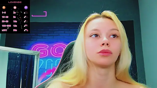 Snapshot of AlessiaCroft chatting on 03/18/26, 05:10 AlessiaCroft online show from 03/18/26, 05:10