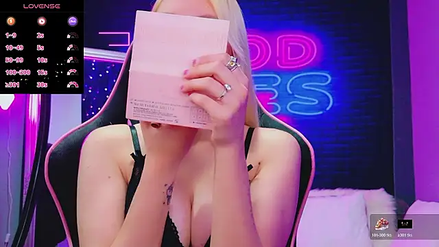 Snapshot of AlessiaCroft chatting on 03/23/26, 05:11 AlessiaCroft online show from 03/23/26, 05:11