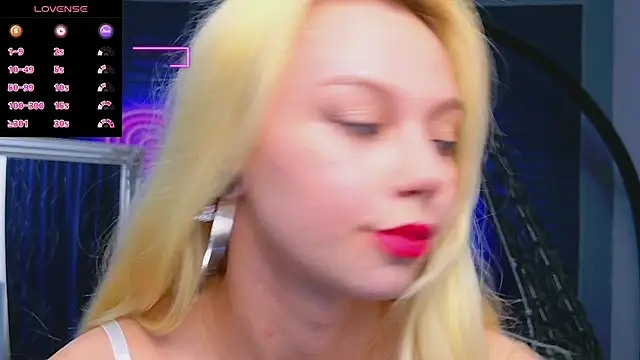 Snapshot of AlessiaCroft chatting on 03/31/26, 04:02 AlessiaCroft online show from 03/31/26, 04:02