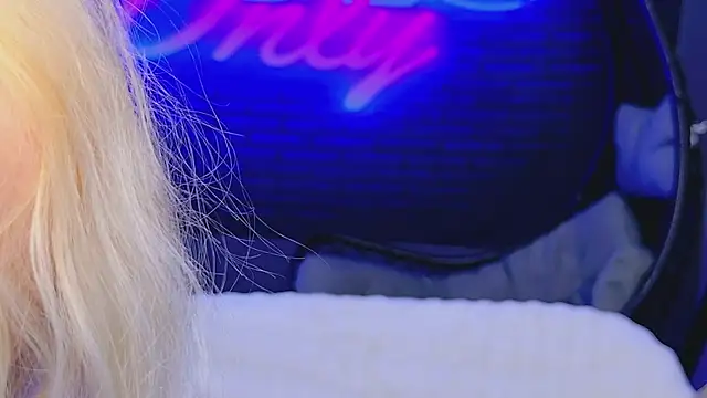 Snapshot of AlessiaCroft chatting on 04/02/26, 04:10 AlessiaCroft online show from 04/02/26, 04:10