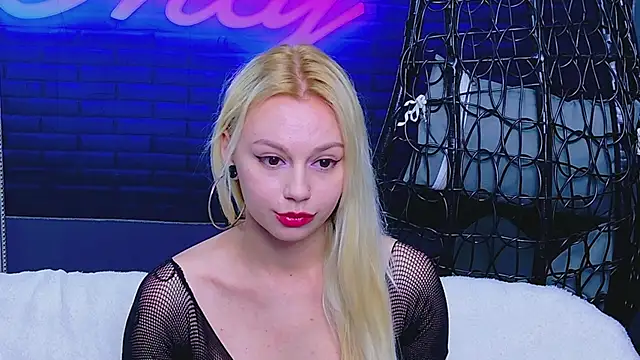 Snapshot of AlessiaCroft chatting on 04/22/26, 04:04 AlessiaCroft online show from 04/22/26, 04:04