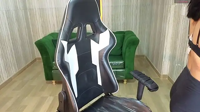 Snapshot of clementine_t chatting on 10/19/25, 12:17 clementine t online show from 10/19/25, 12:17