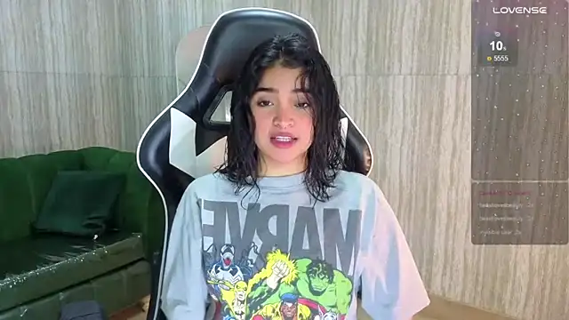 Snapshot of clementine_t chatting on 10/25/25, 12:23 clementine t online show from 10/25/25, 12:23