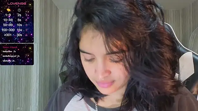 Snapshot of clementine_t chatting on 11/15/25, 01:03 clementine t online show from 11/15/25, 01:03