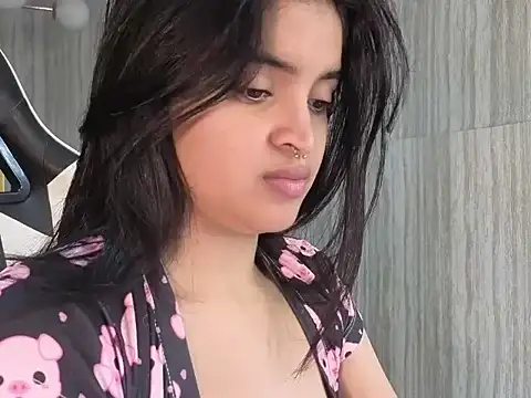 Snapshot of clementine_t chatting on 11/24/25, 12:38 clementine t online show from 11/24/25, 12:38