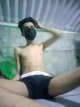 Snapshot of HannanKhan25 chatting on 09/17/25, 07:37 HannanKhan25 online show from 09/17/25, 07:37