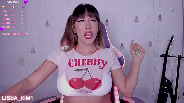 Snapshot of Lissa_Kim1 chatting on 11/08/25, 10:26 Lissa Kim1 online show from 11/08/25, 10:26