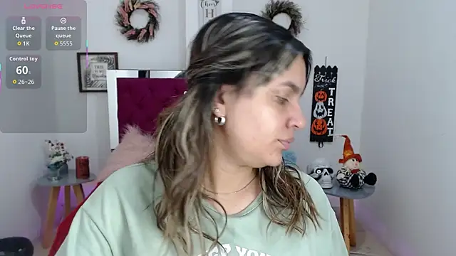 Snapshot of Isa-lox chatting on 10/16/25, 09:27 Isa-lox online show from 10/16/25, 09:27