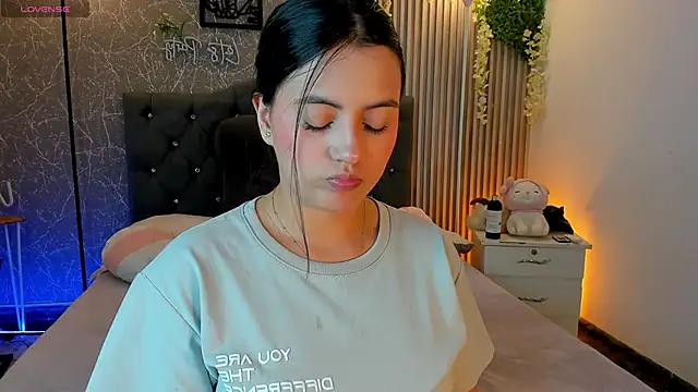 mialeia01 online show from 02/05/26, 07:40