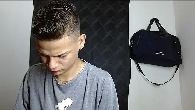 Snapshot of axce1_boy24 chatting on 10/15/25, 12:05 axce1 boy24 online show from 10/15/25, 12:05