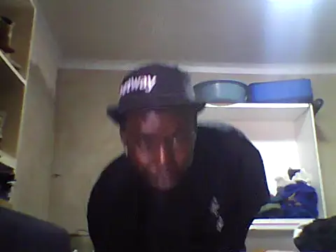 Snapshot of T1011 chatting on 09/26/25, 01:04 T1011 online show from 09/26/25, 01:04