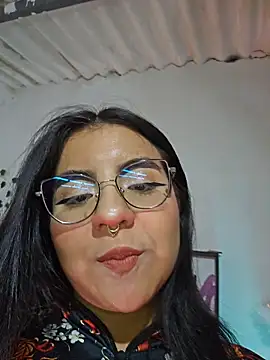 Snapshot of Maddy_rosse12 chatting on 12/17/25, 05:08 Maddy rosse12 online show from 12/17/25, 05:08