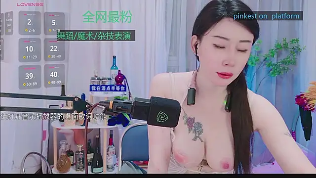 Luck Lili  online show from 10/03/25, 05:10