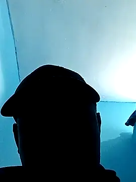 Snapshot of luuiss12 chatting on 09/22/25, 11:29 luuiss12 online show from 09/22/25, 11:29