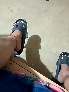 Snapshot of luuiss12 chatting on 10/25/25, 05:15 luuiss12 online show from 10/25/25, 05:15