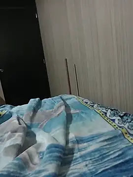 Snapshot of luuiss12 chatting on 11/12/25, 05:08 luuiss12 online show from 11/12/25, 05:08