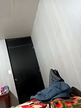 Snapshot of luuiss12 chatting on 12/05/25, 08:23 luuiss12 online show from 12/05/25, 08:23